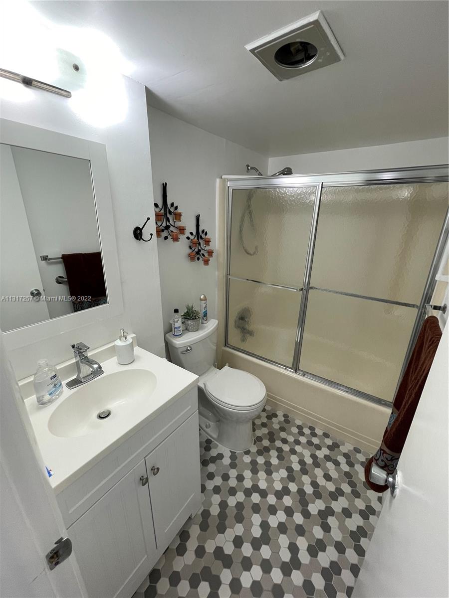 2998 E Sunrise Lakes Dr Unit: 320