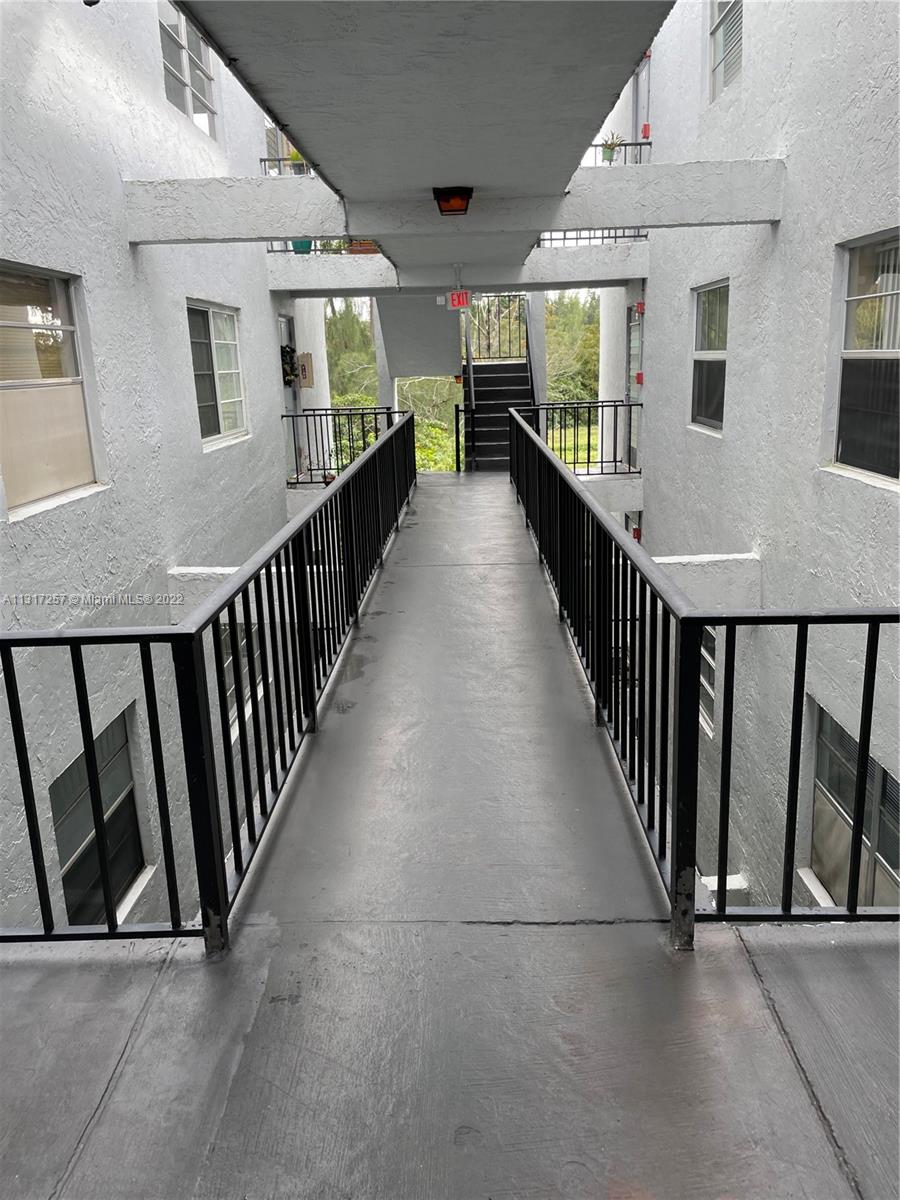 2998 E Sunrise Lakes Dr Unit: 320