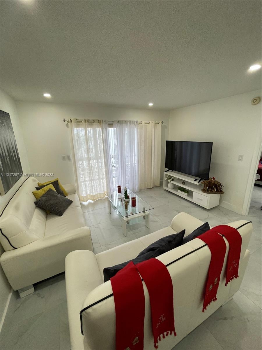 2998 E Sunrise Lakes Dr Unit: 320
