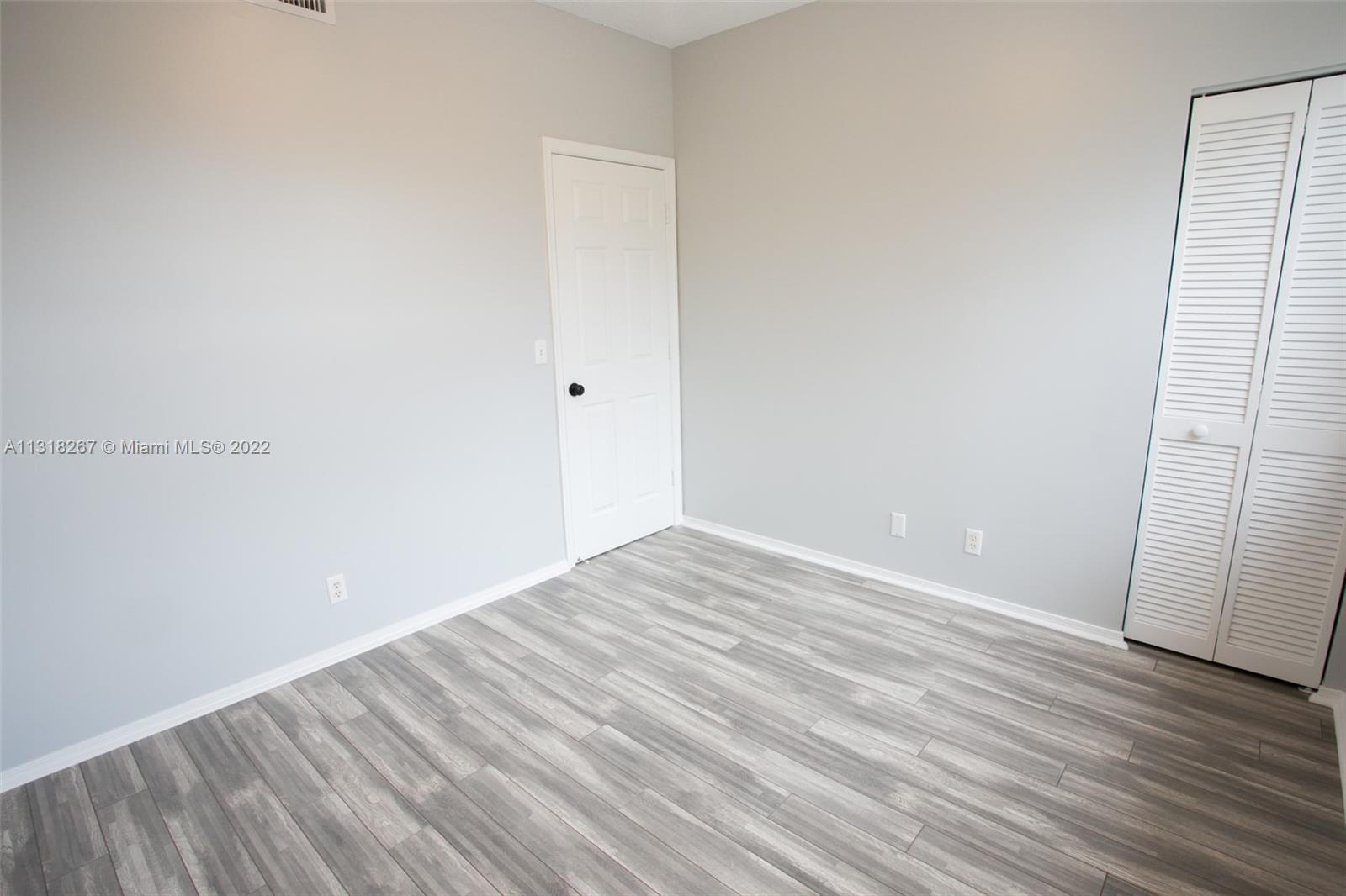 12 Simonton Cir Unit: 12