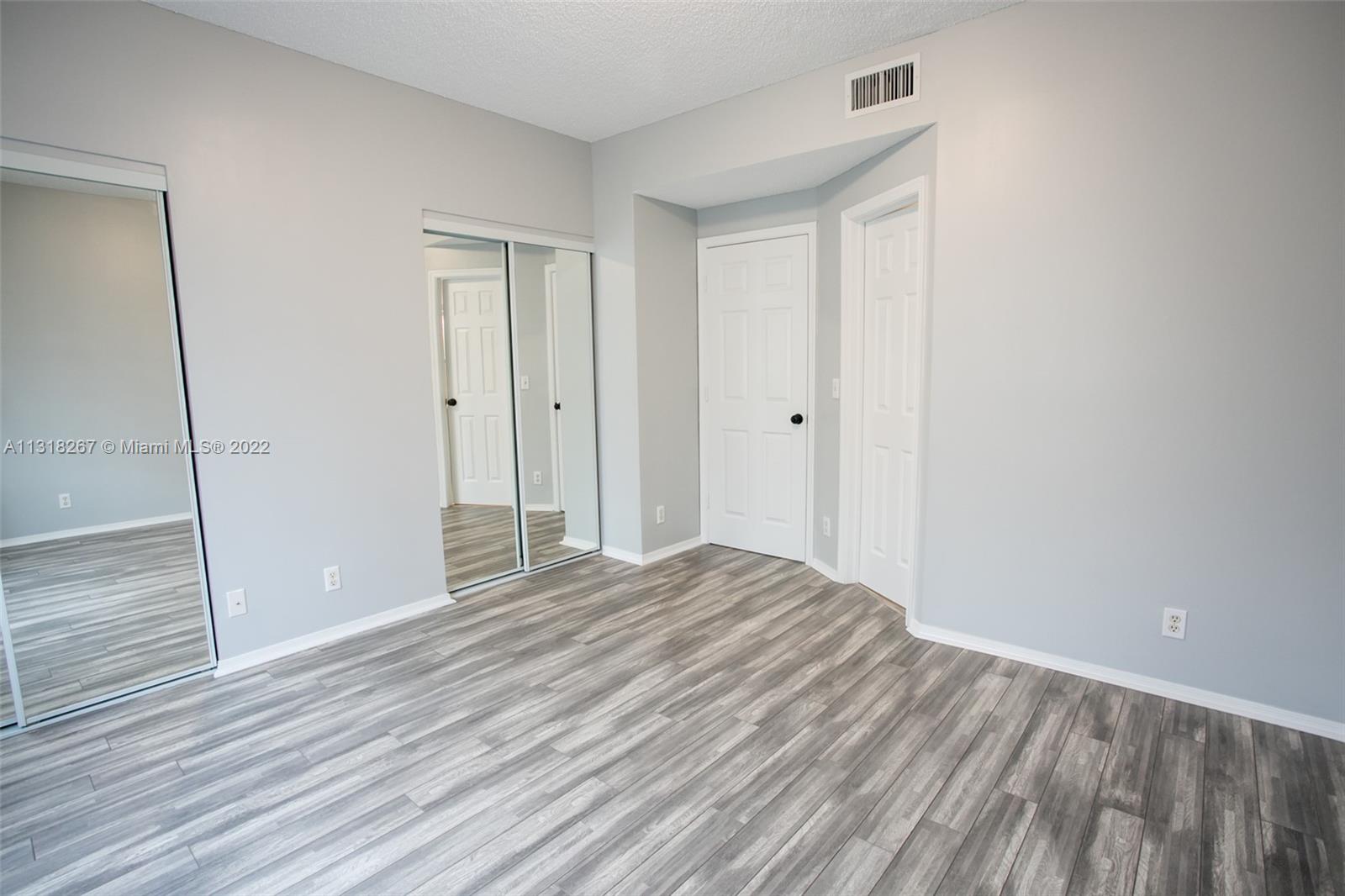 12 Simonton Cir Unit: 12