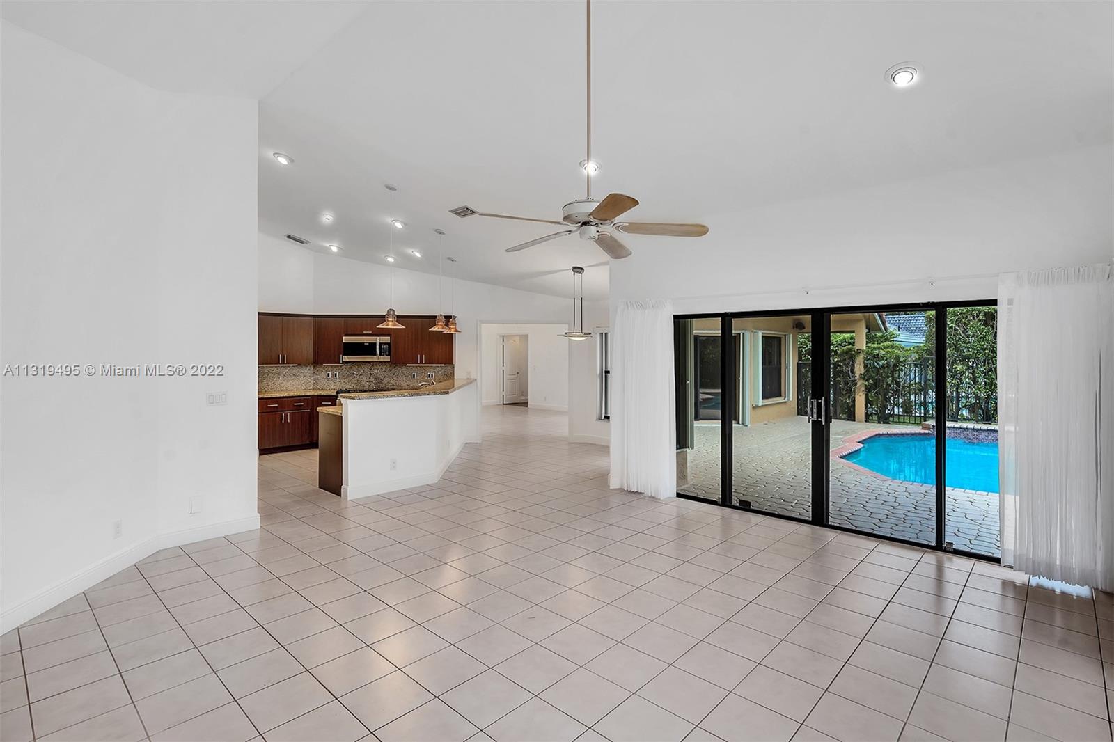 1073 Twin Branch Ln