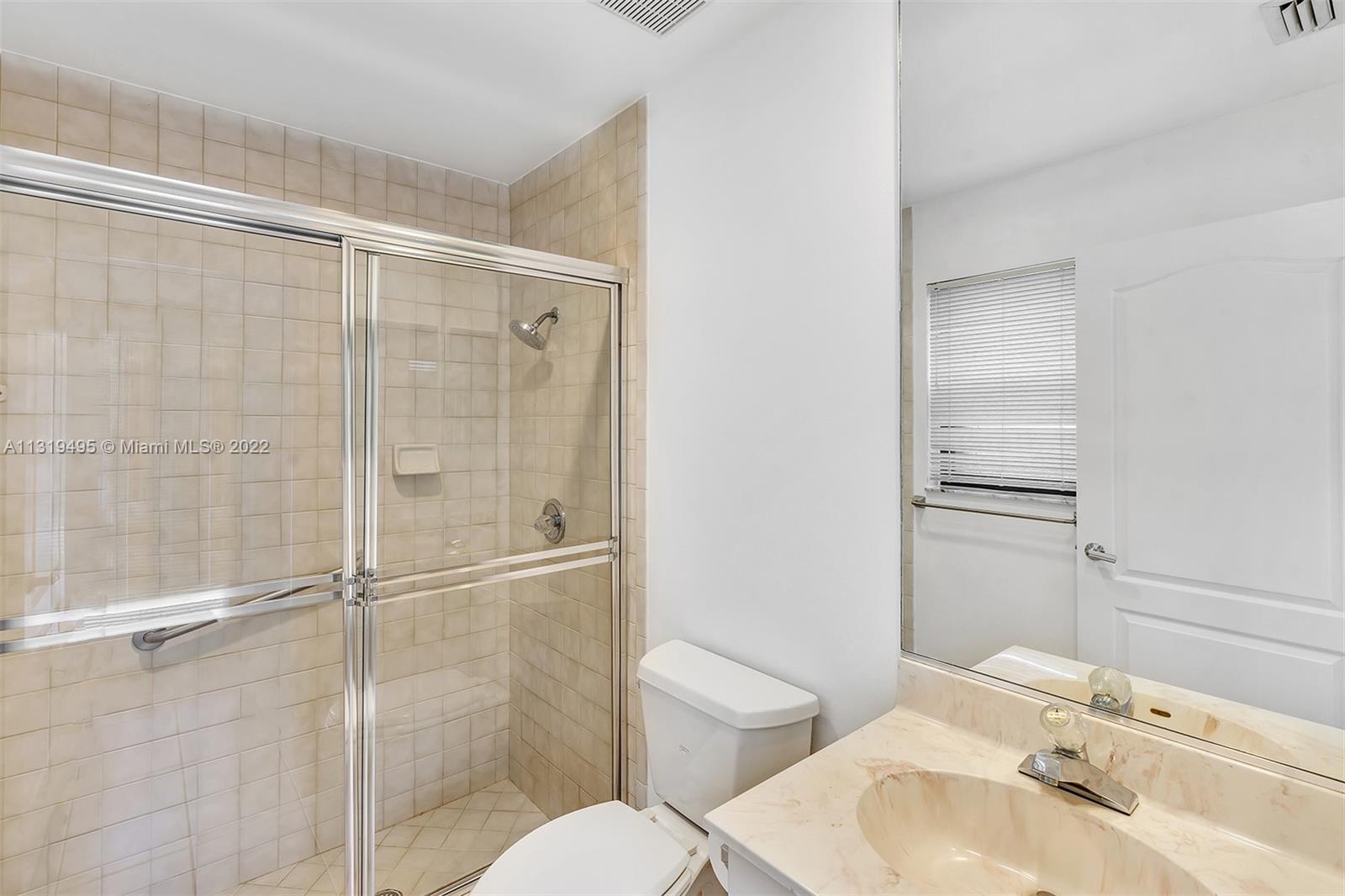 1073 Twin Branch Ln