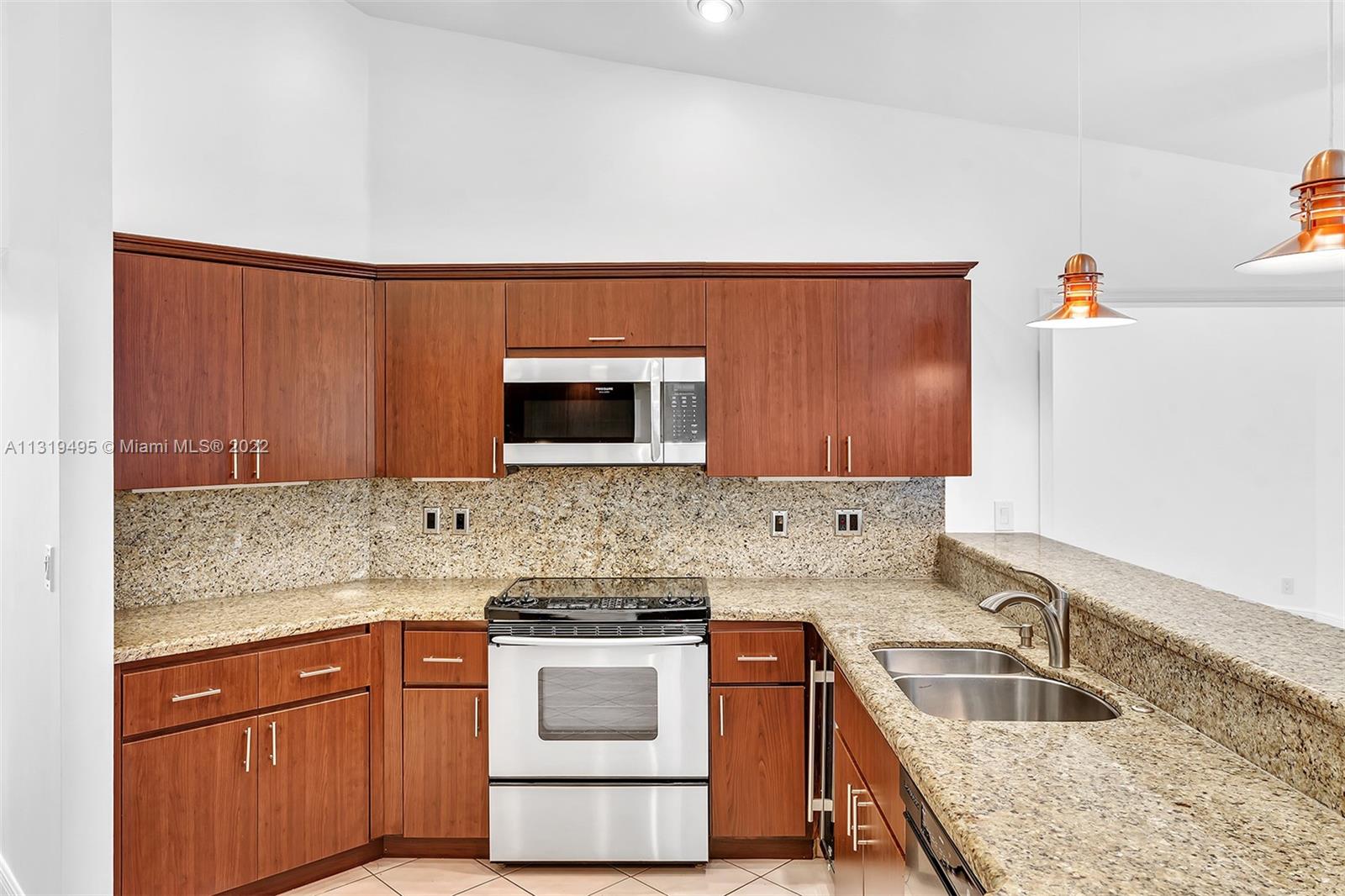 1073 Twin Branch Ln