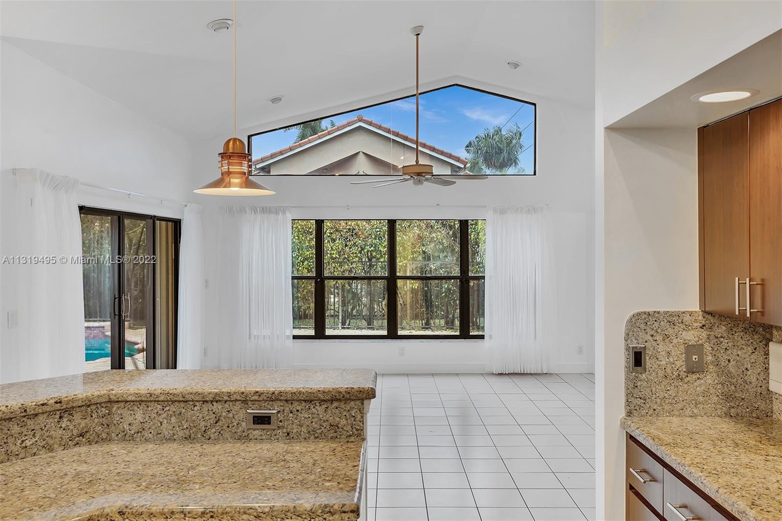 1073 Twin Branch Ln