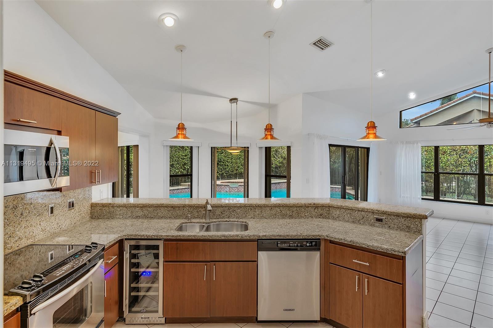 1073 Twin Branch Ln