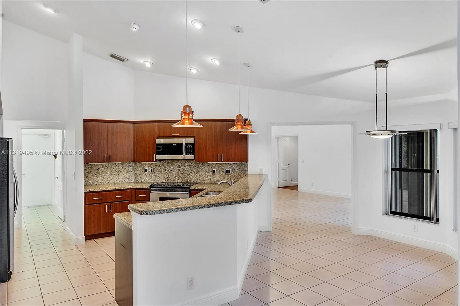 1073 Twin Branch Ln