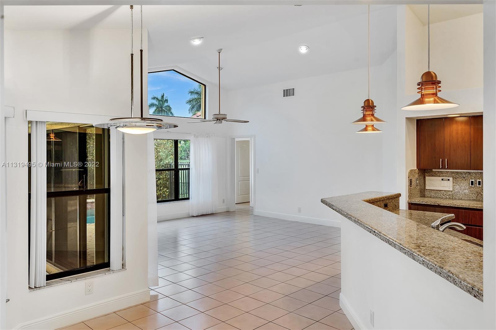 1073 Twin Branch Ln