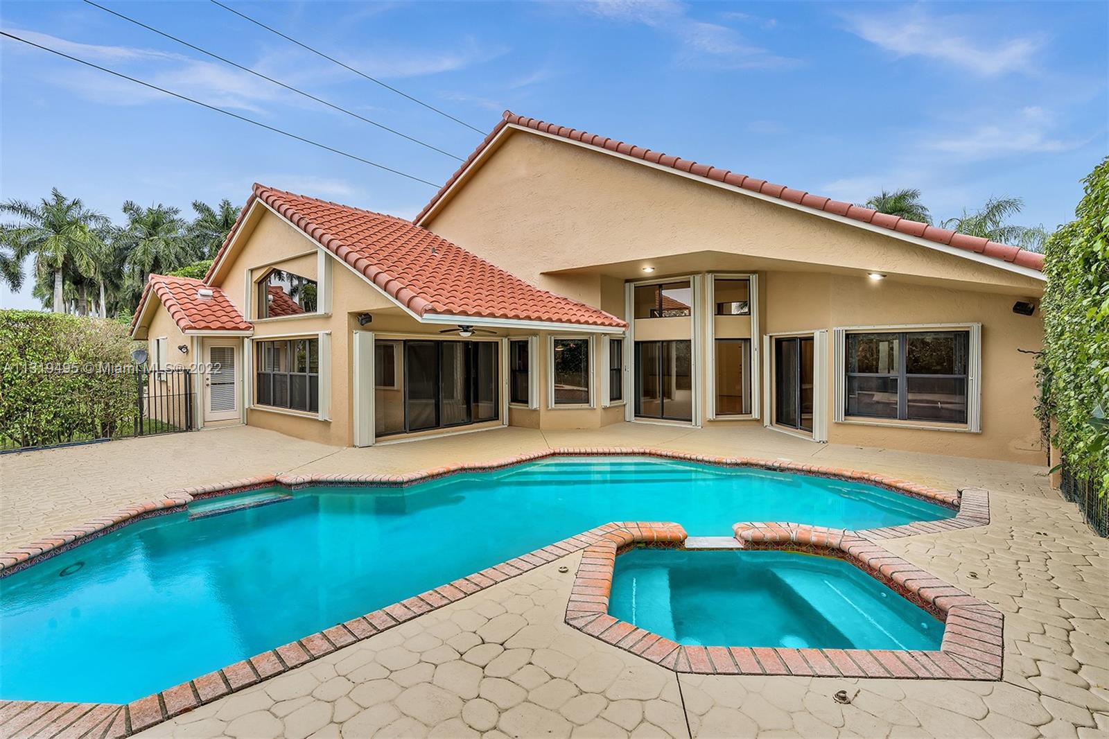 1073 Twin Branch Ln