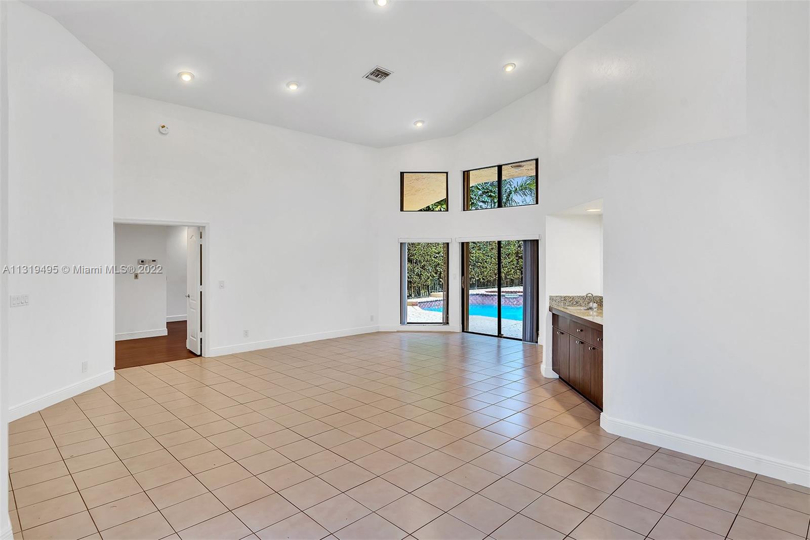 1073 Twin Branch Ln