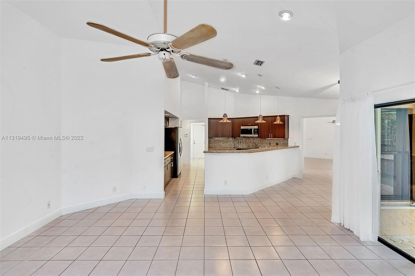 1073 Twin Branch Ln