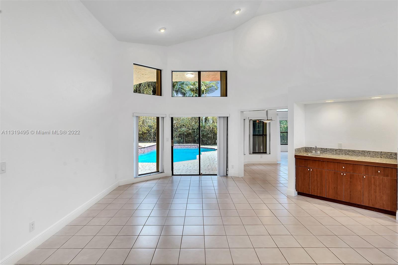 1073 Twin Branch Ln
