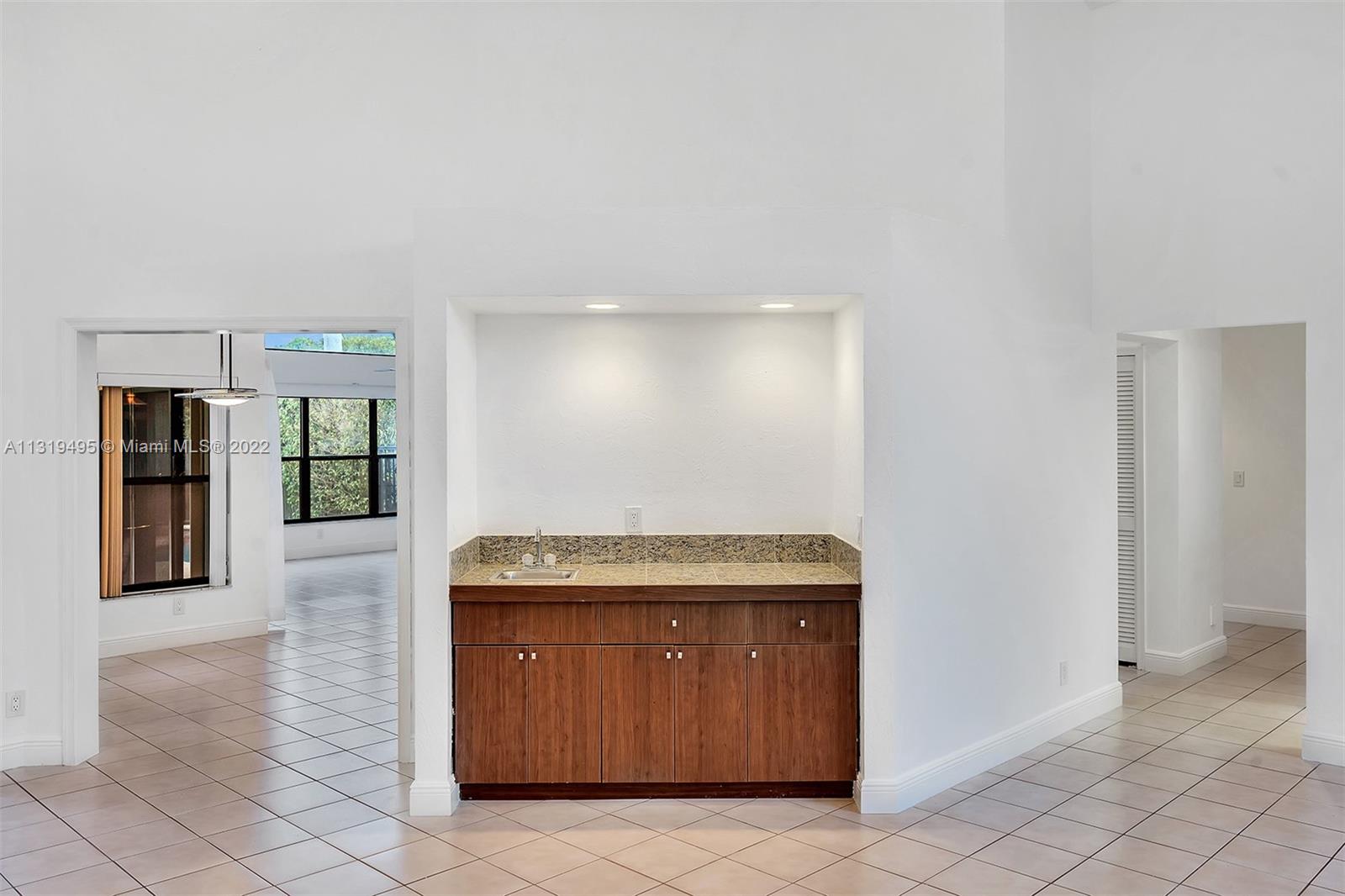 1073 Twin Branch Ln