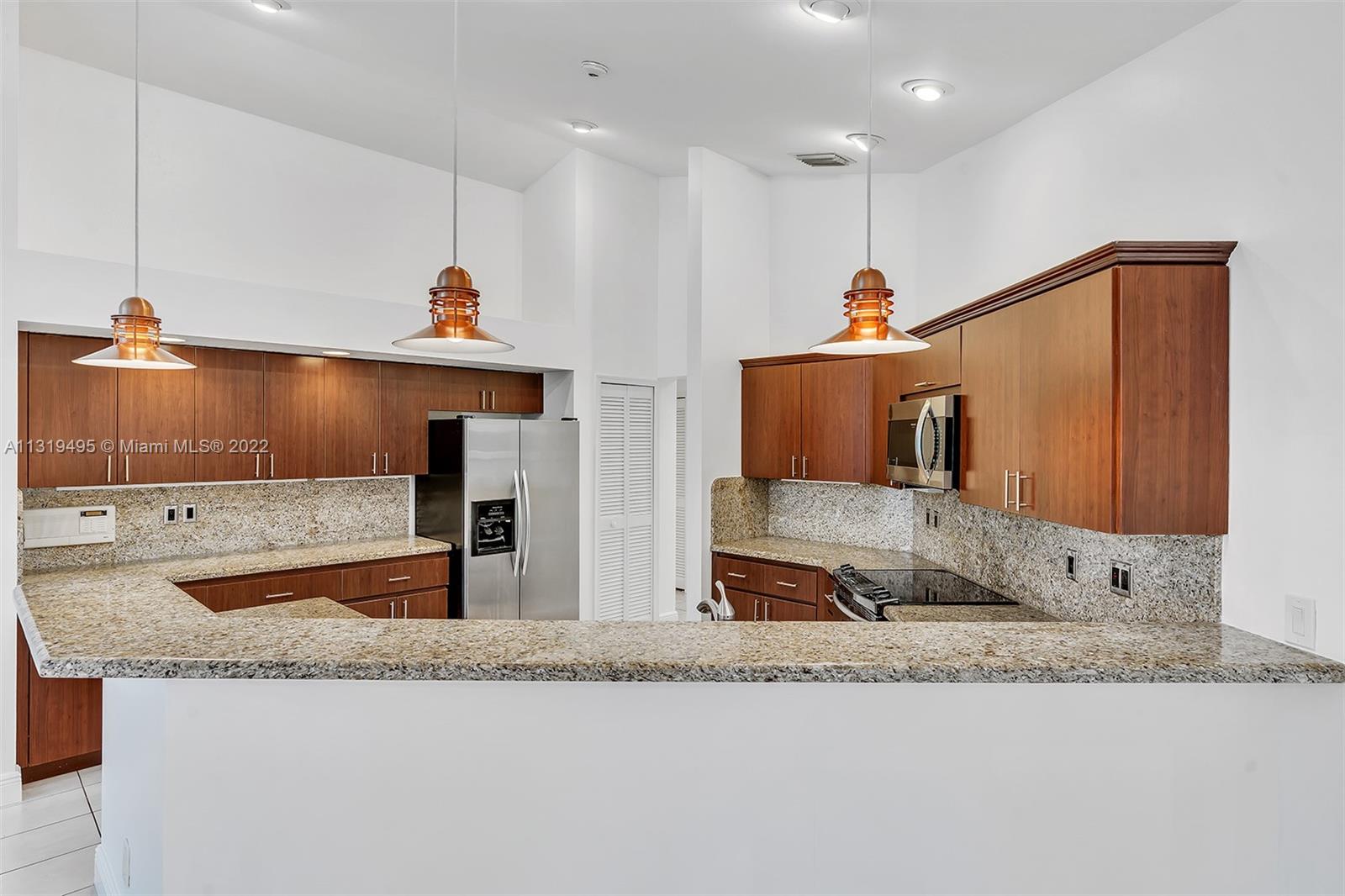1073 Twin Branch Ln