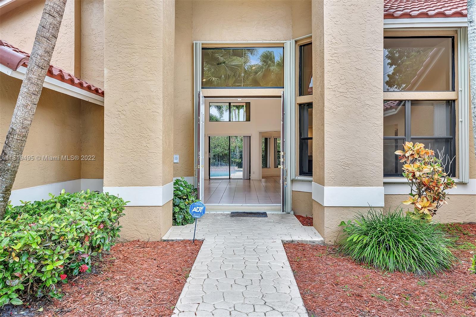 1073 Twin Branch Ln