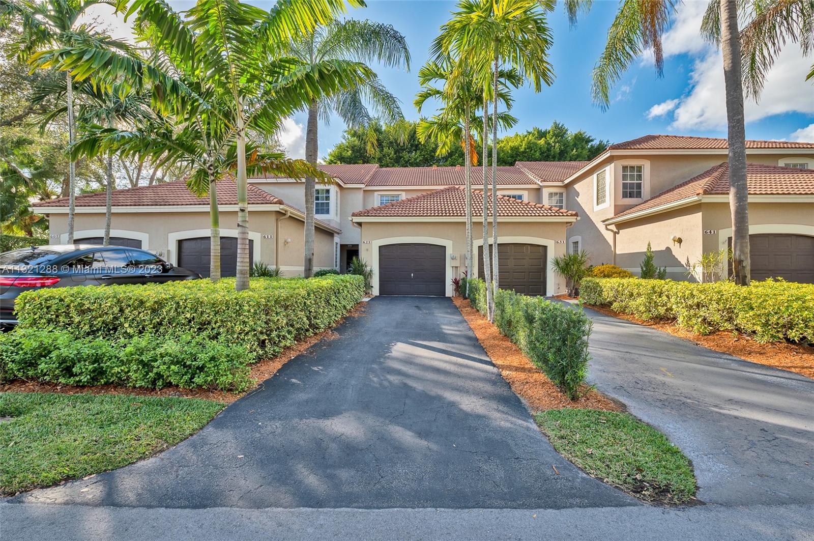 621 Talavera Rd Unit: 621