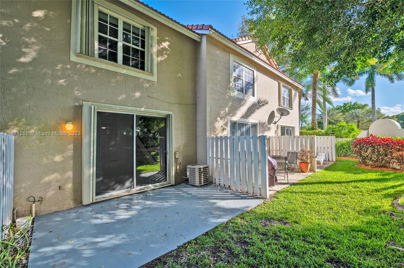 621 Talavera Rd Unit: 621