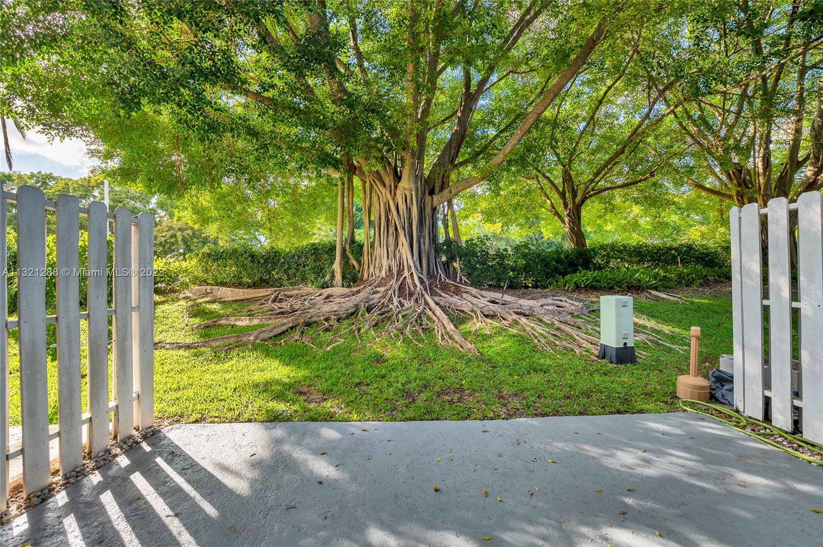 621 Talavera Rd Unit: 621