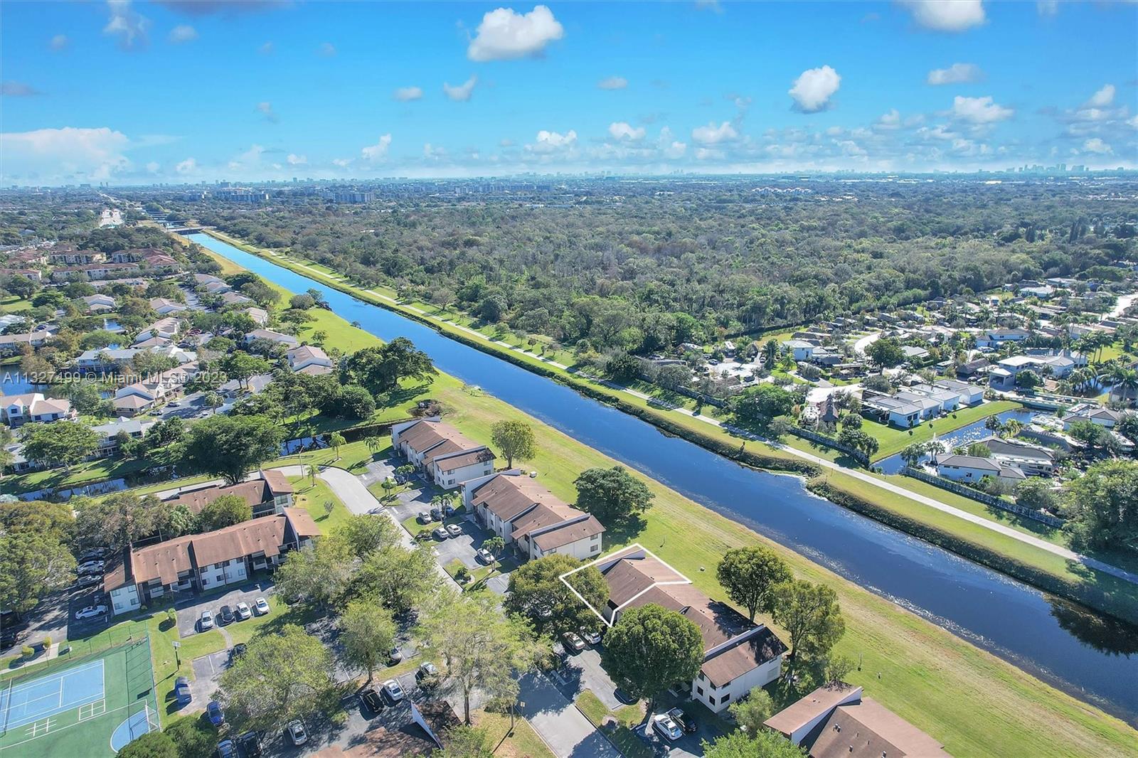 144 S Laurel Dr Unit: 605