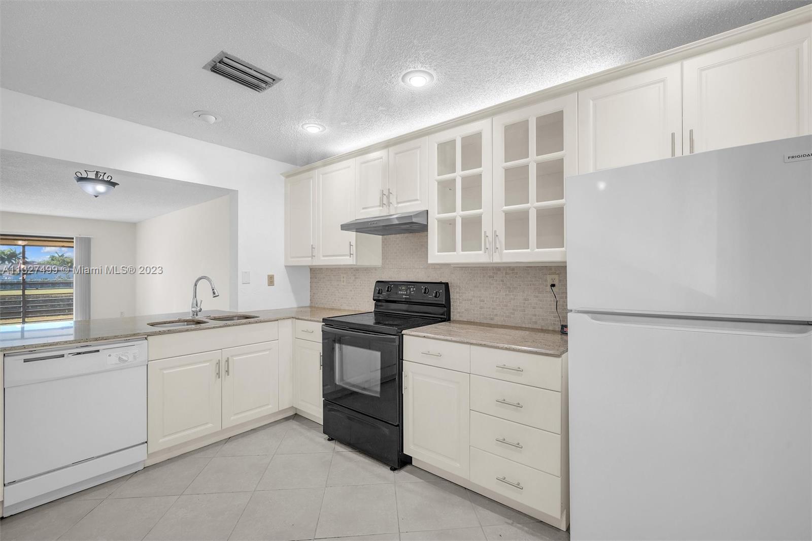 144 S Laurel Dr Unit: 605