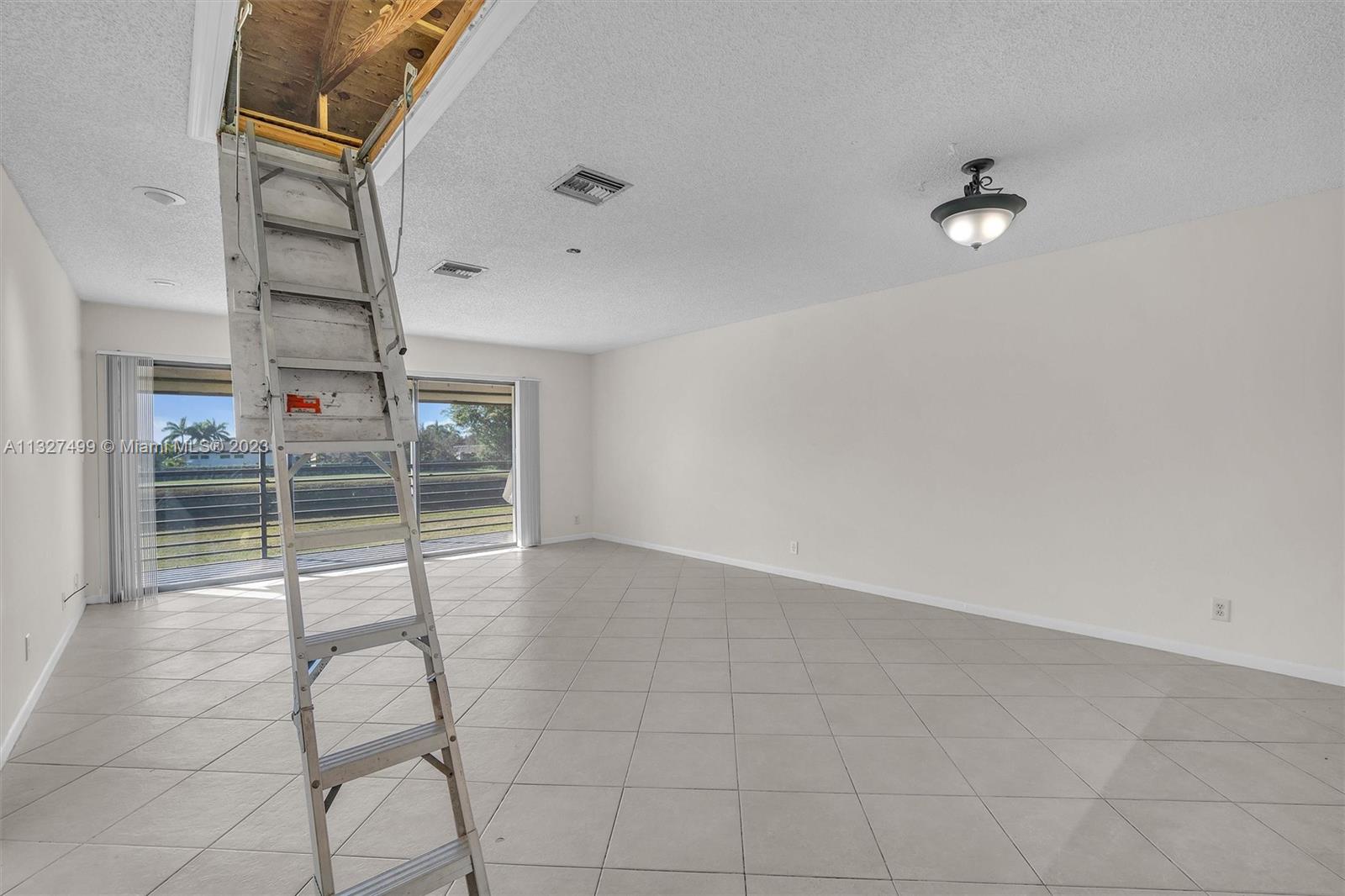 144 S Laurel Dr Unit: 605