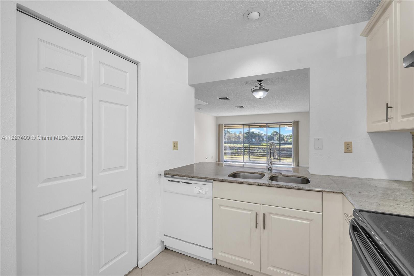 144 S Laurel Dr Unit: 605