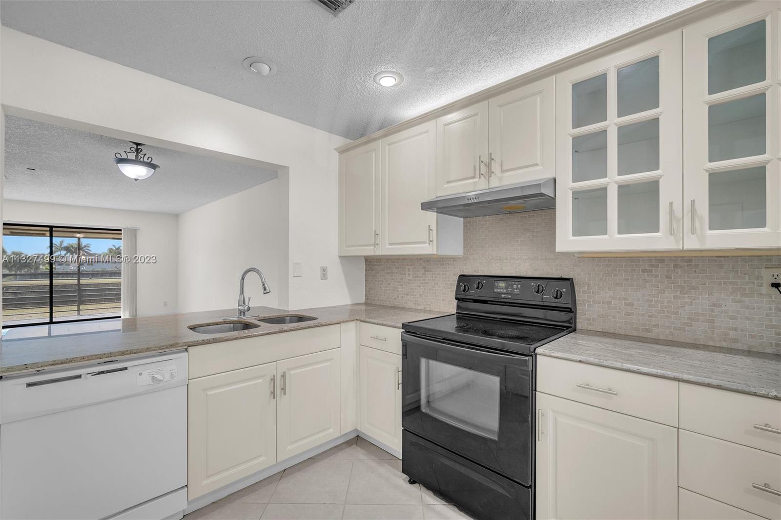 144 S Laurel Dr Unit: 605