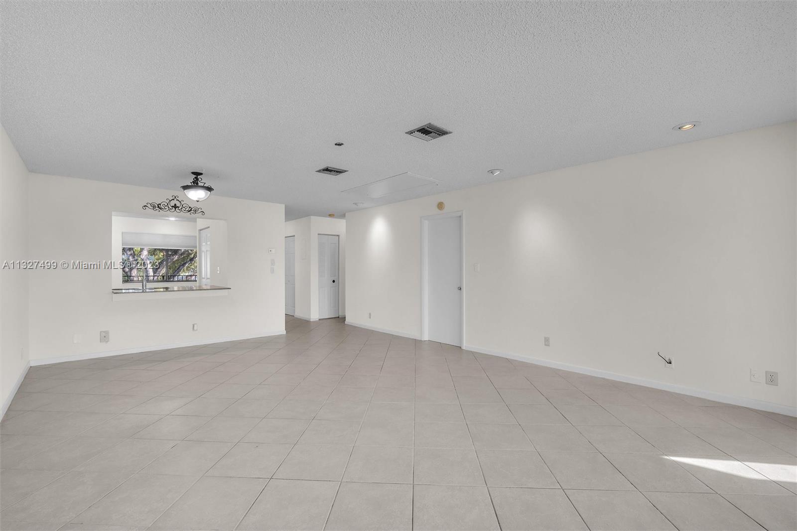 144 S Laurel Dr Unit: 605