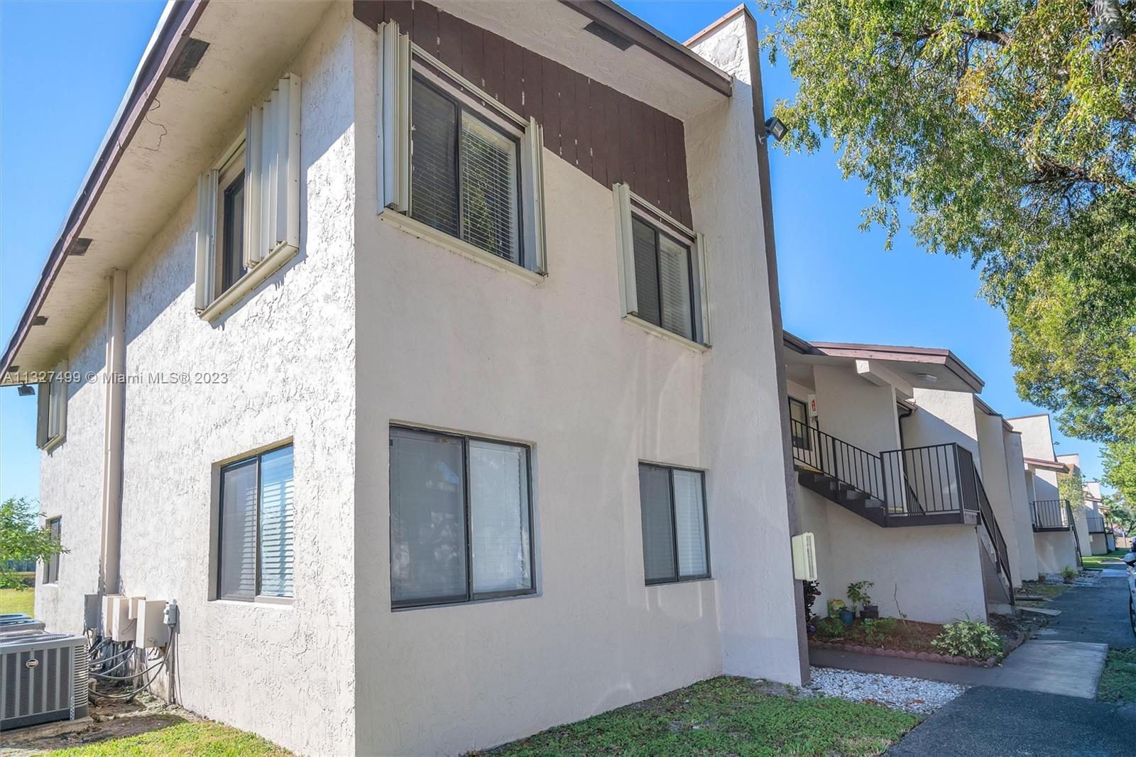 144 S Laurel Dr Unit: 605