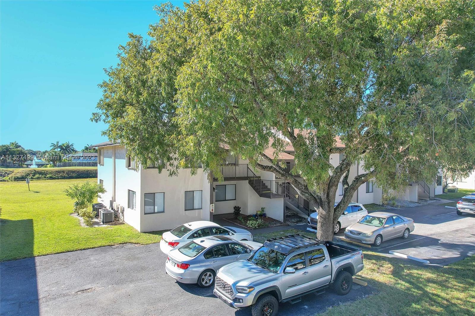 144 S Laurel Dr Unit: 605