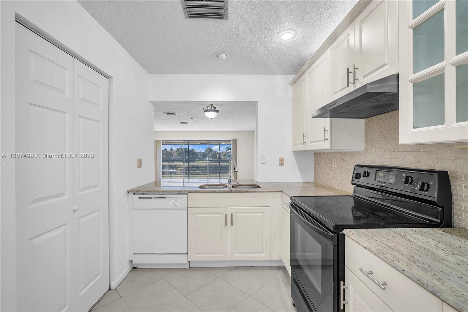 144 S Laurel Dr Unit: 605