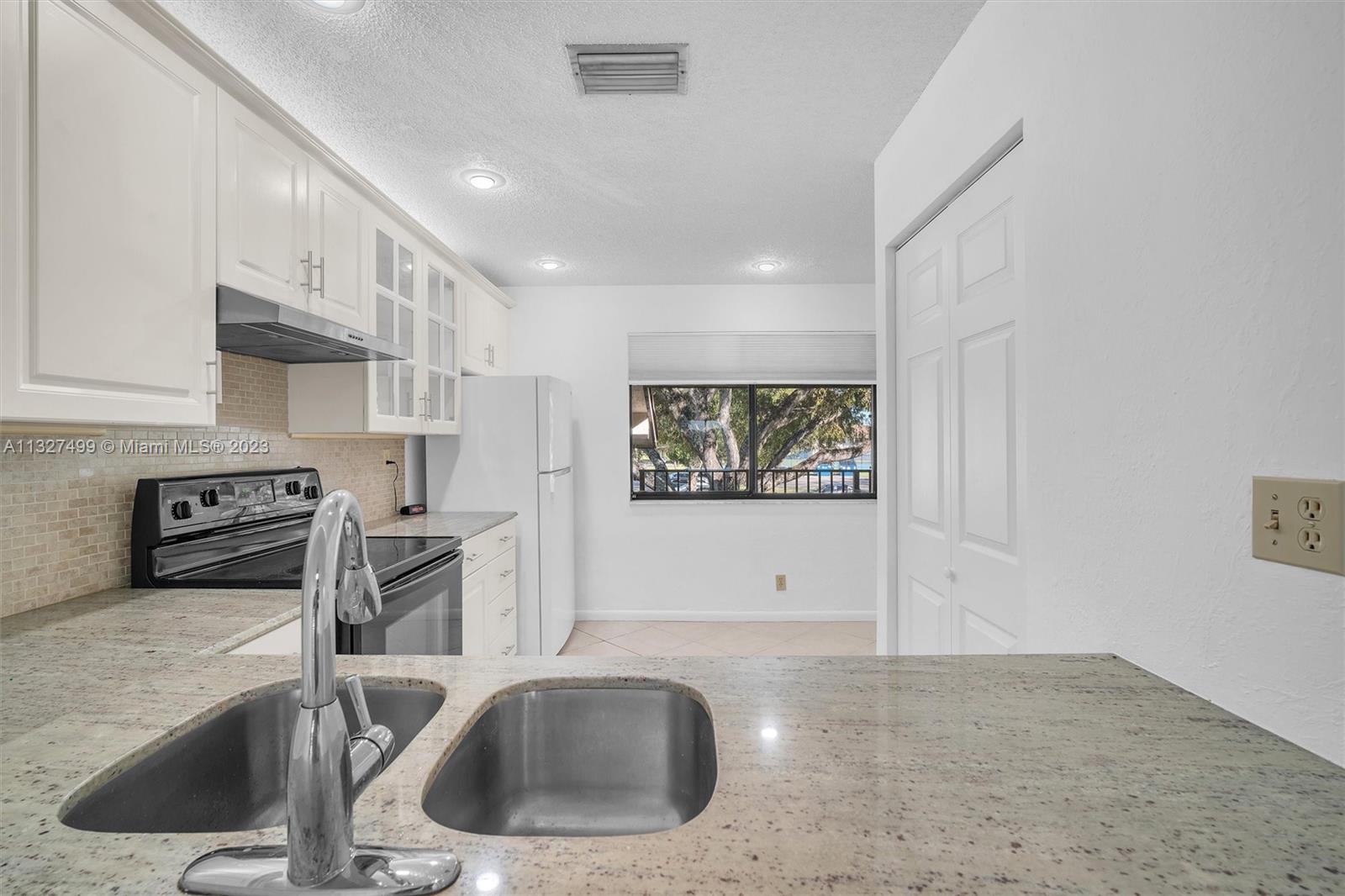 144 S Laurel Dr Unit: 605