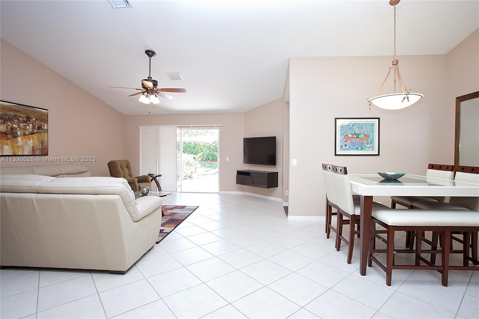 4104 Pine Ridge Ln