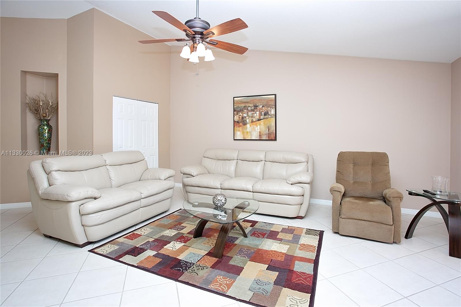 4104 Pine Ridge Ln