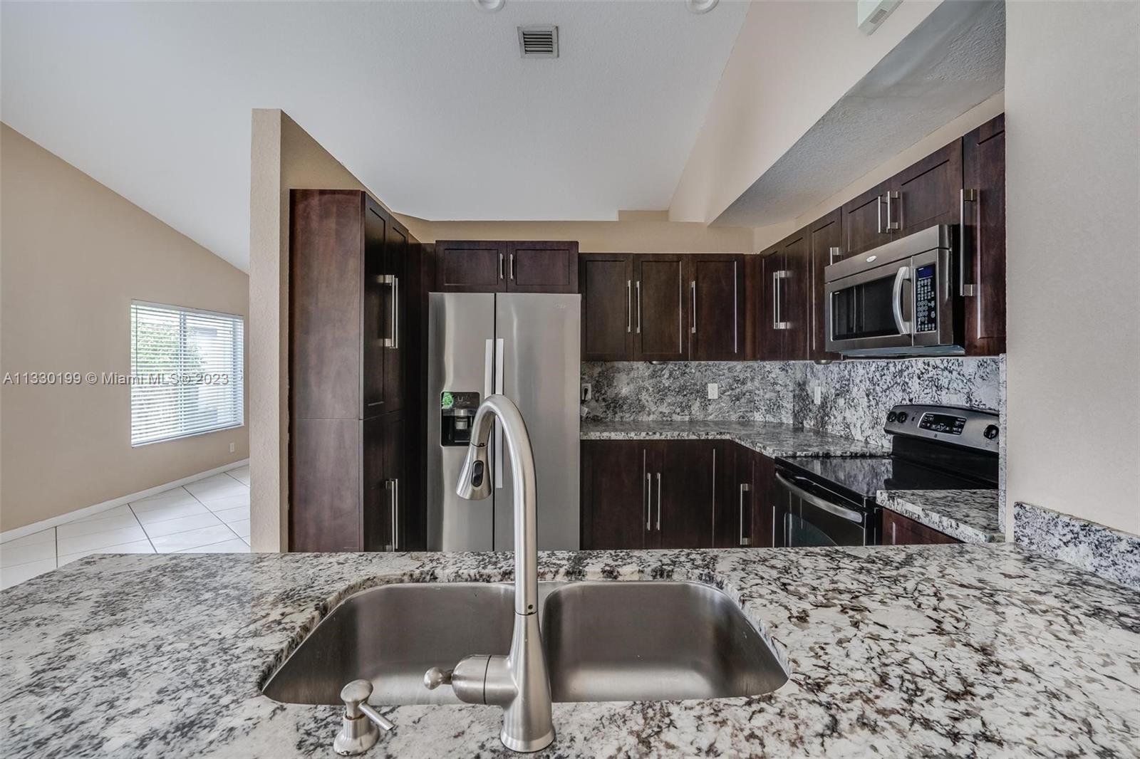 1046 Golden Cane Dr