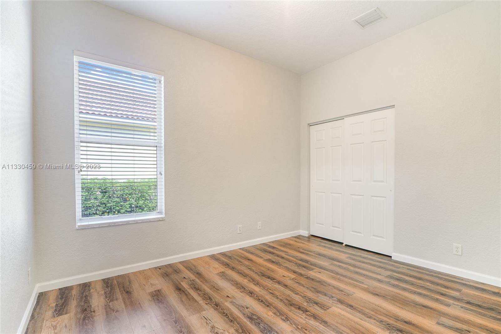1827 Harbor View Cir