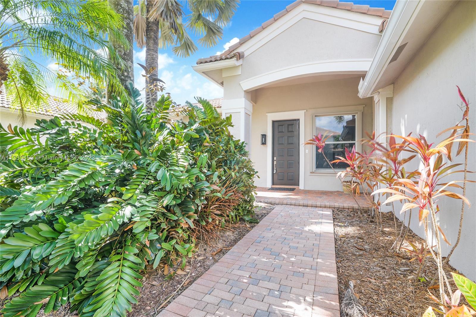 1827 Harbor View Cir