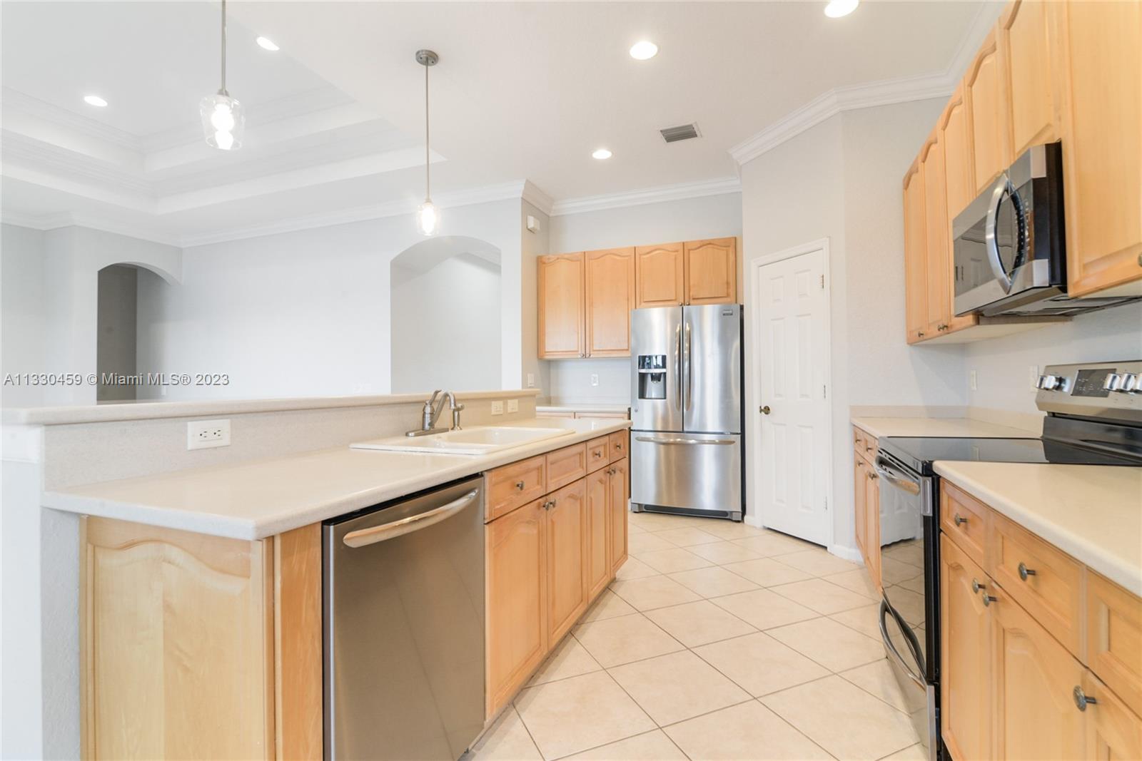 1827 Harbor View Cir