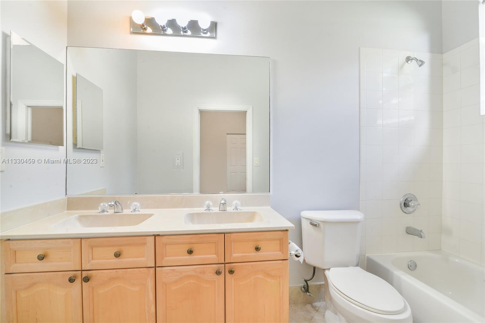 1827 Harbor View Cir