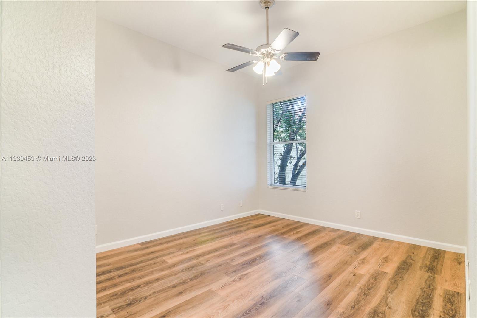 1827 Harbor View Cir