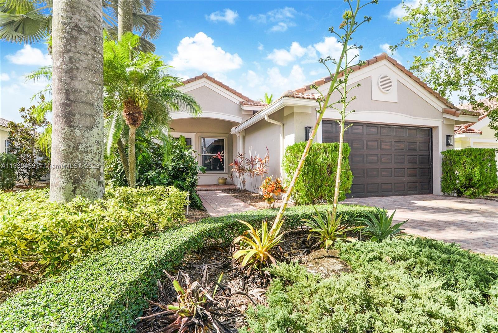 1827 Harbor View Cir