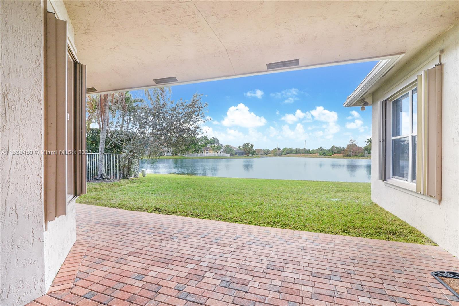 1827 Harbor View Cir