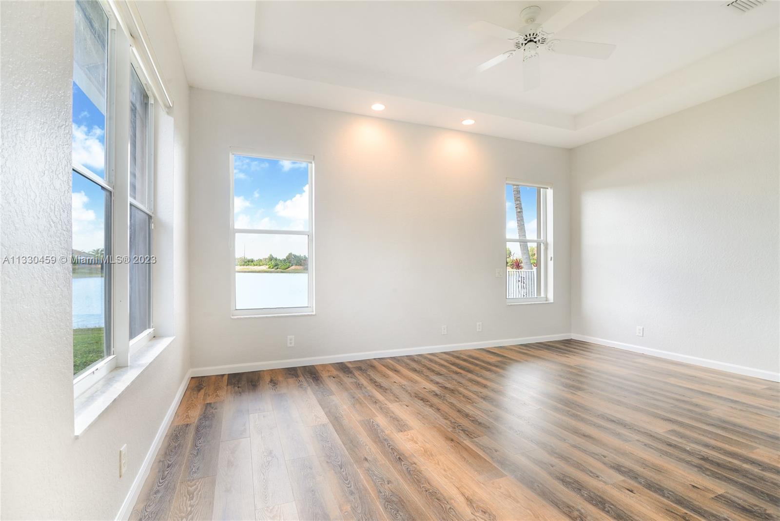 1827 Harbor View Cir