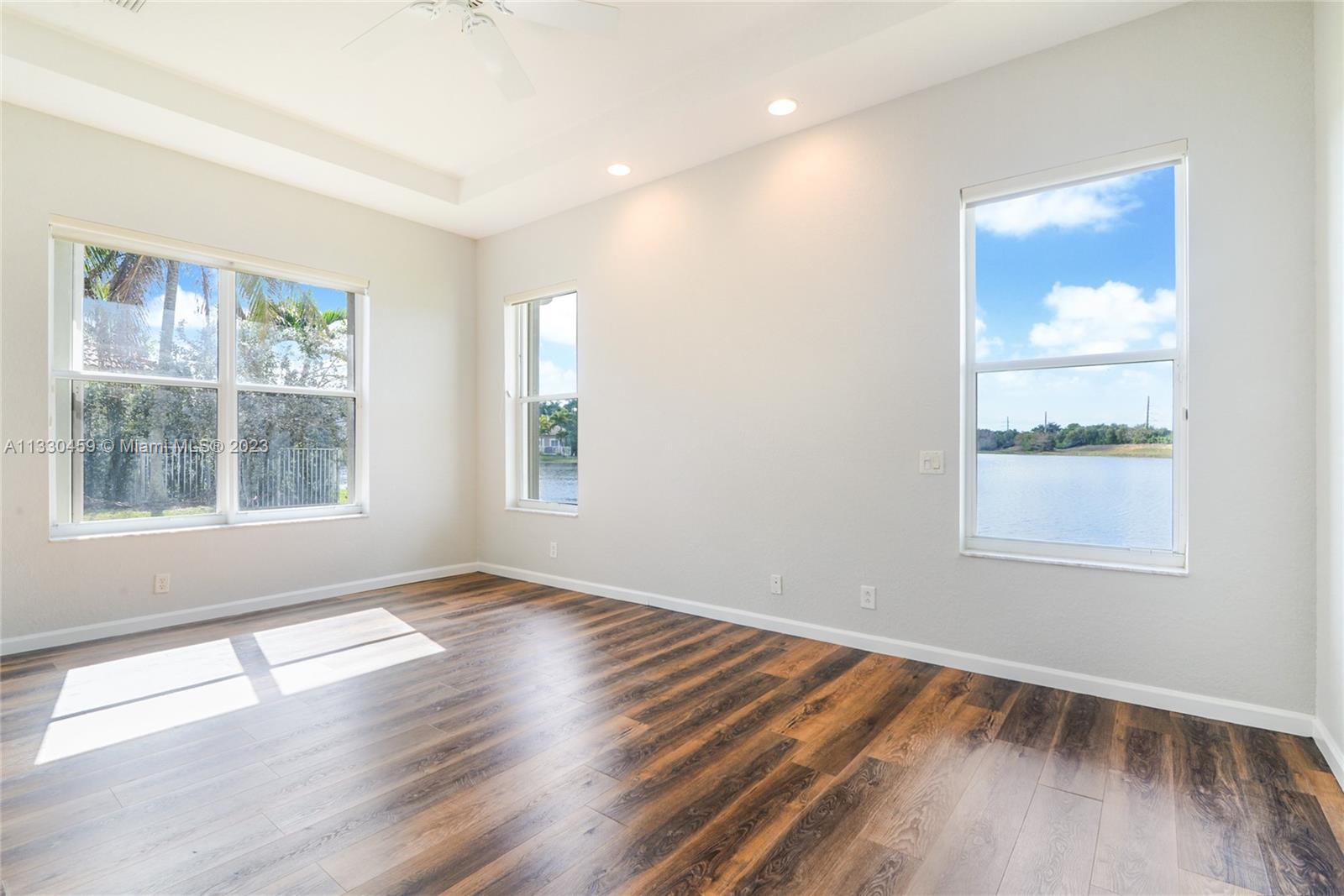 1827 Harbor View Cir