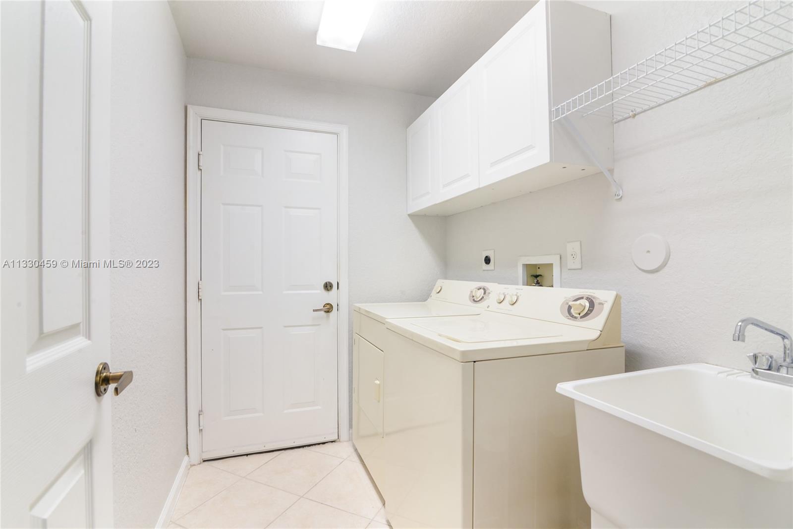 1827 Harbor View Cir