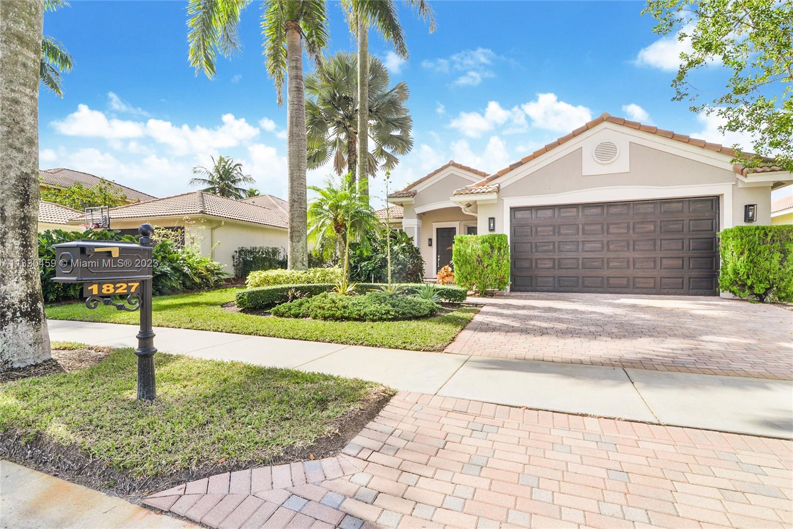 1827 Harbor View Cir