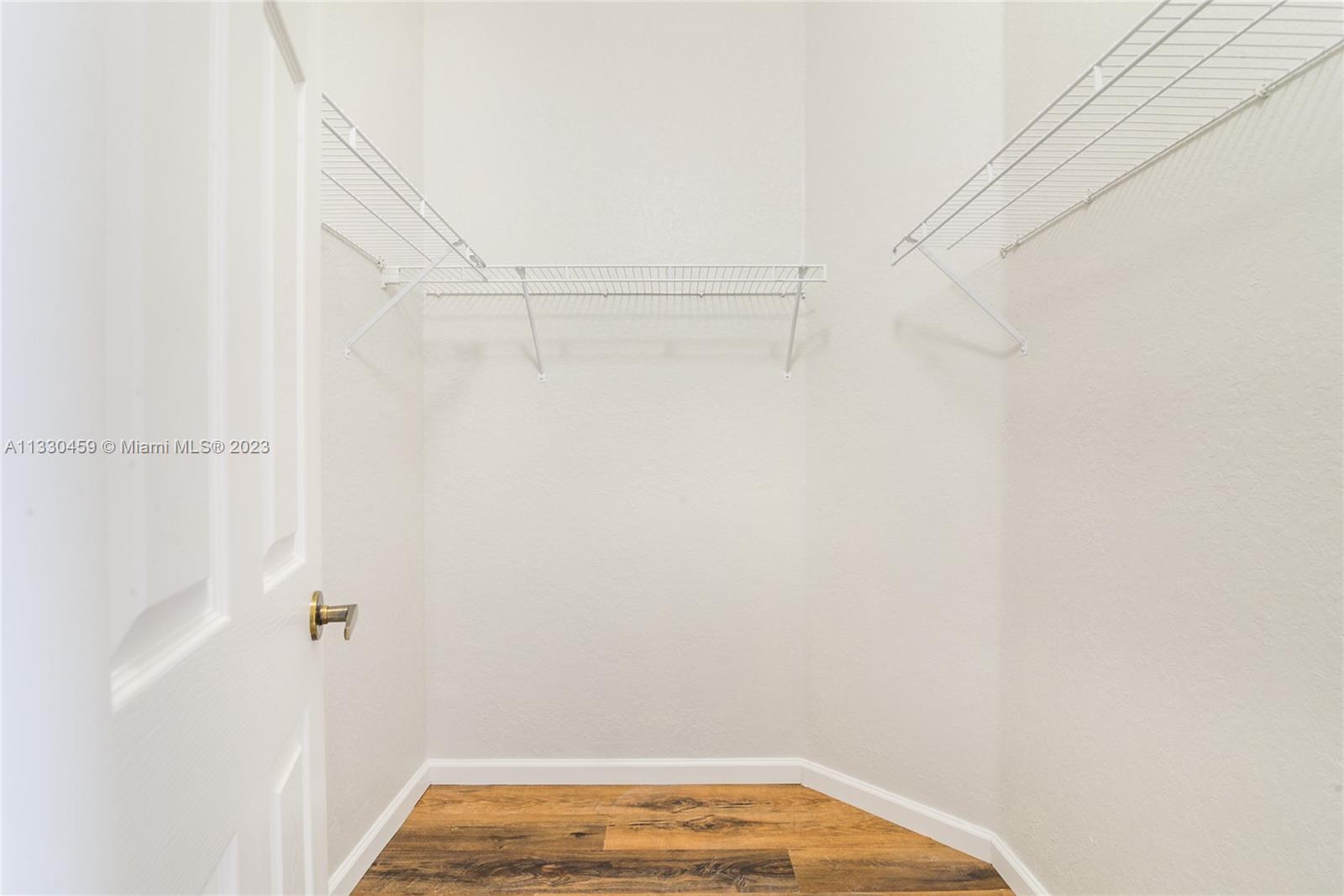 1827 Harbor View Cir