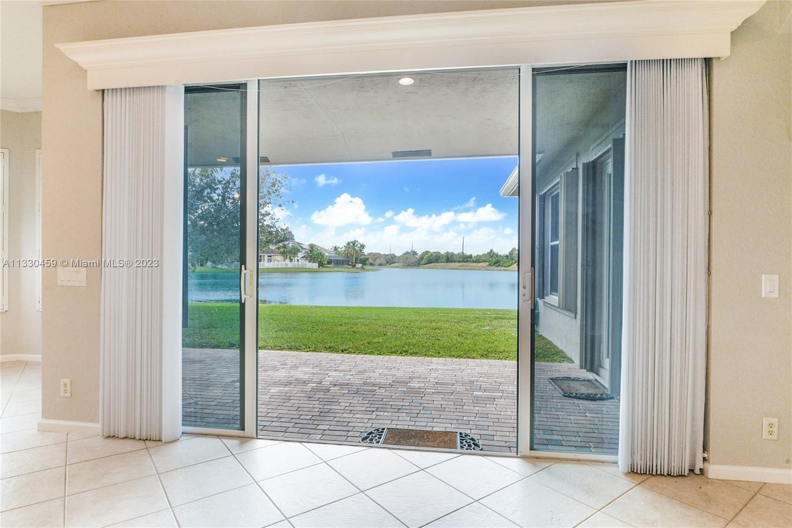1827 Harbor View Cir