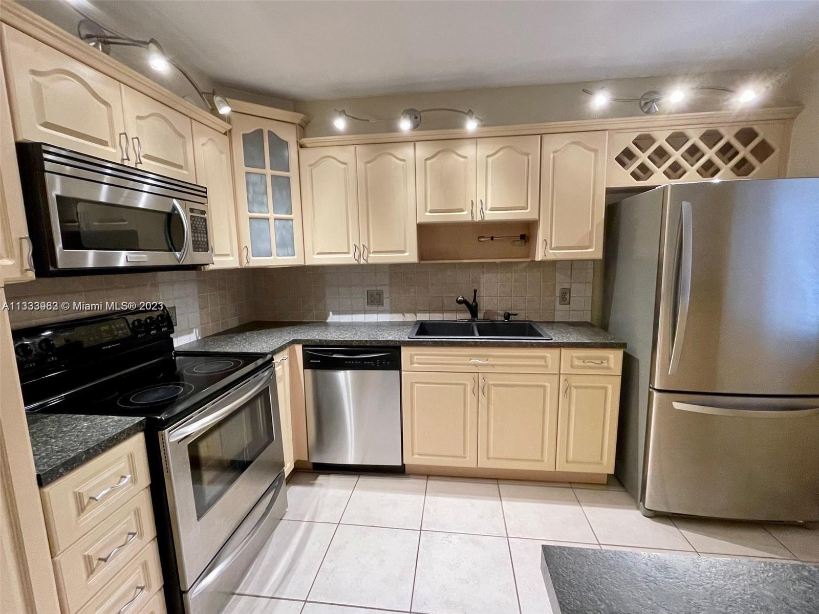 415 Lakeview Dr Unit: 202