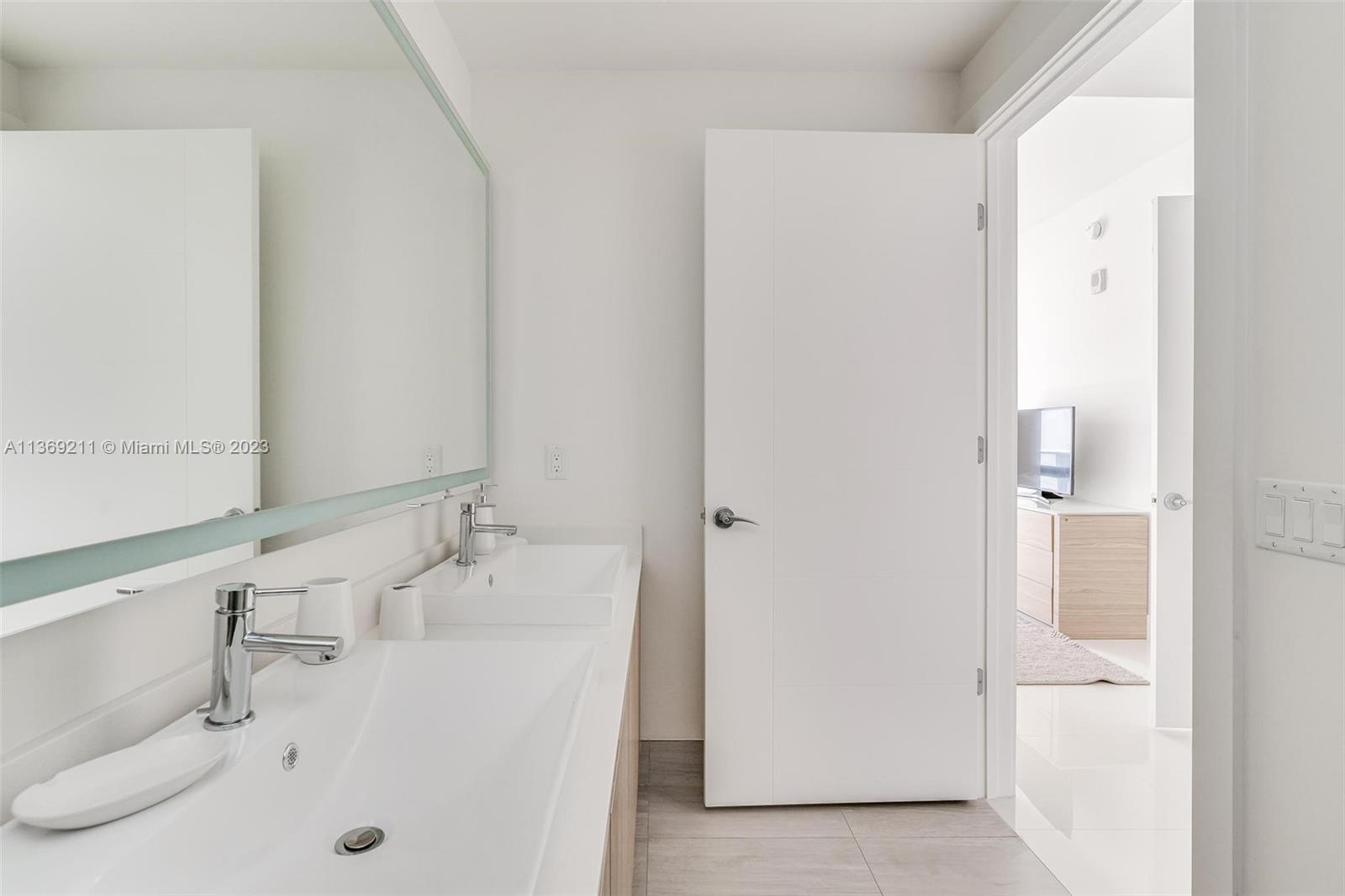2960 NE 207th St Unit: 803